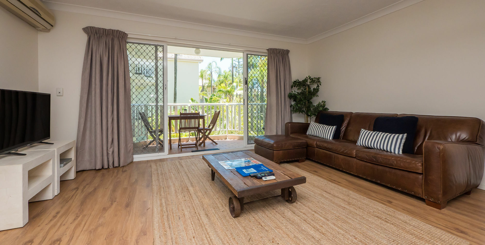 Surfers Tradewinds Hotel Gold Coast Buitenkant foto